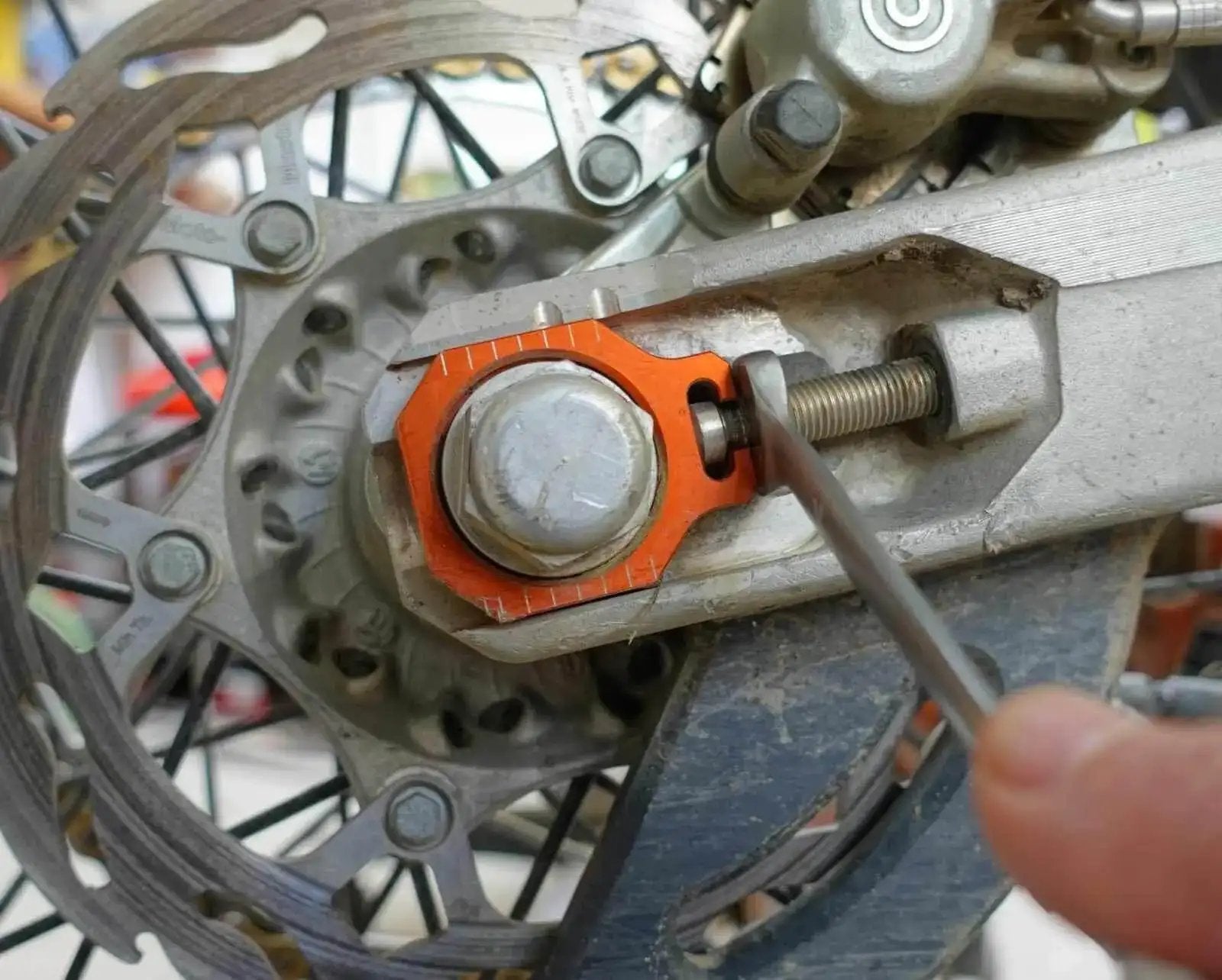 NiceCNC Aluminum Axle Blocks Chain Adjuster For KTM Adventure 790 950 990 1090 1190 1290
