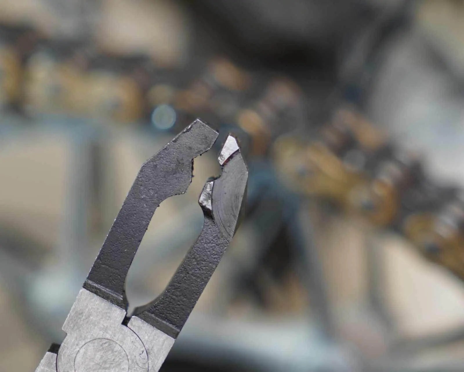 Hozan P-221 chain pliers for master links Rolling Mavericks